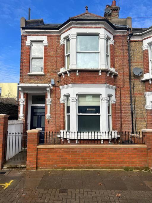 Four Bedroom Modern Victorian Wandsworth House Londyn Zewnętrze zdjęcie