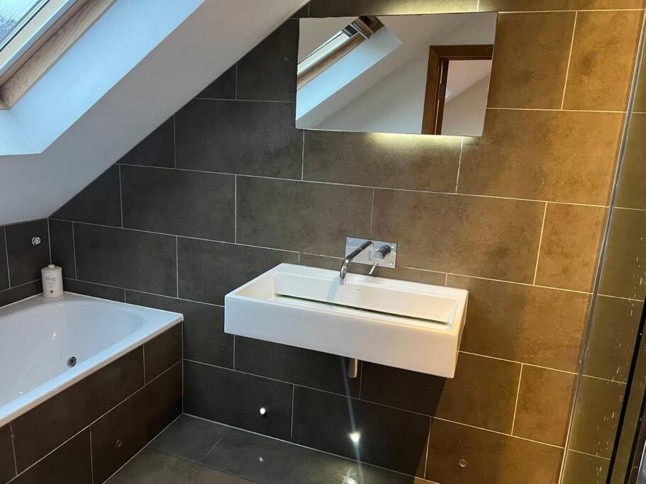 Four Bedroom Modern Victorian Wandsworth House Londyn Zewnętrze zdjęcie