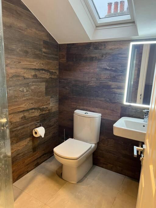Four Bedroom Modern Victorian Wandsworth House Londyn Zewnętrze zdjęcie